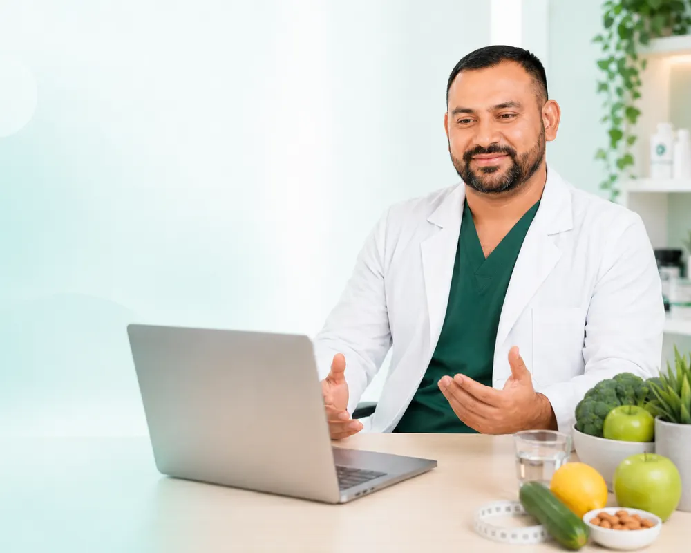 Dr. Milton Reyes en consulta nutricional online por videollamada